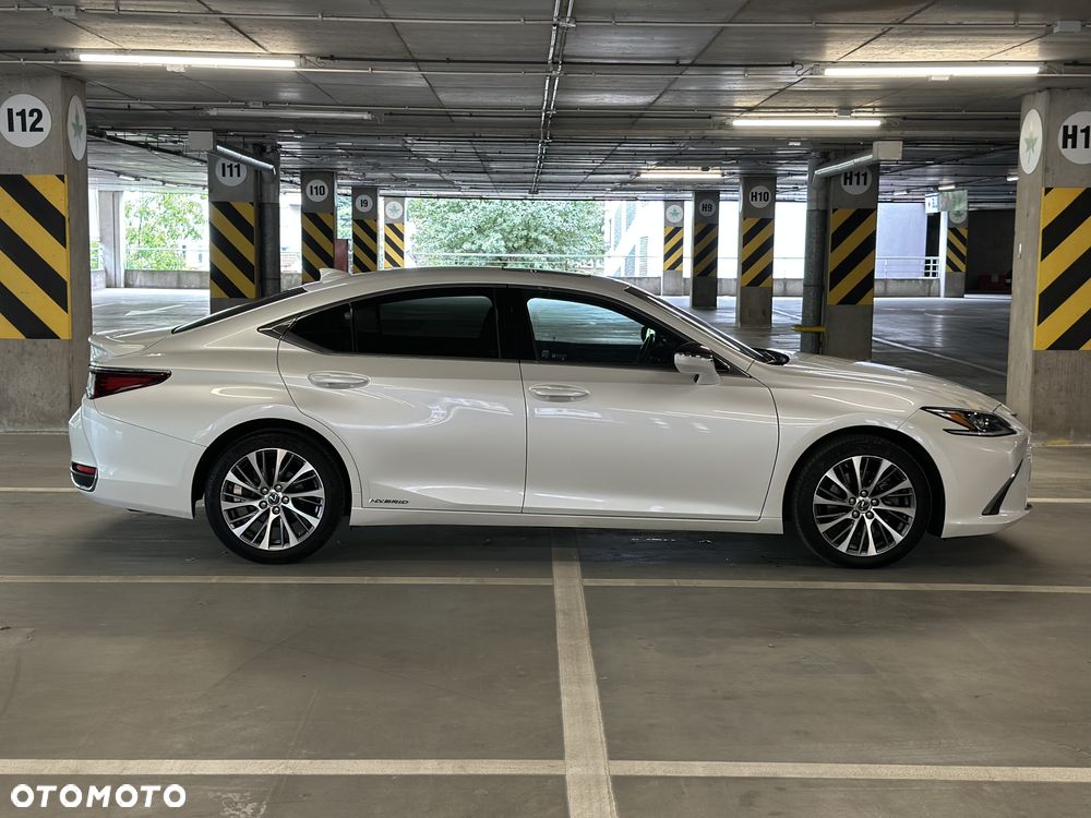Lexus ES 300h Business Edition + - 8