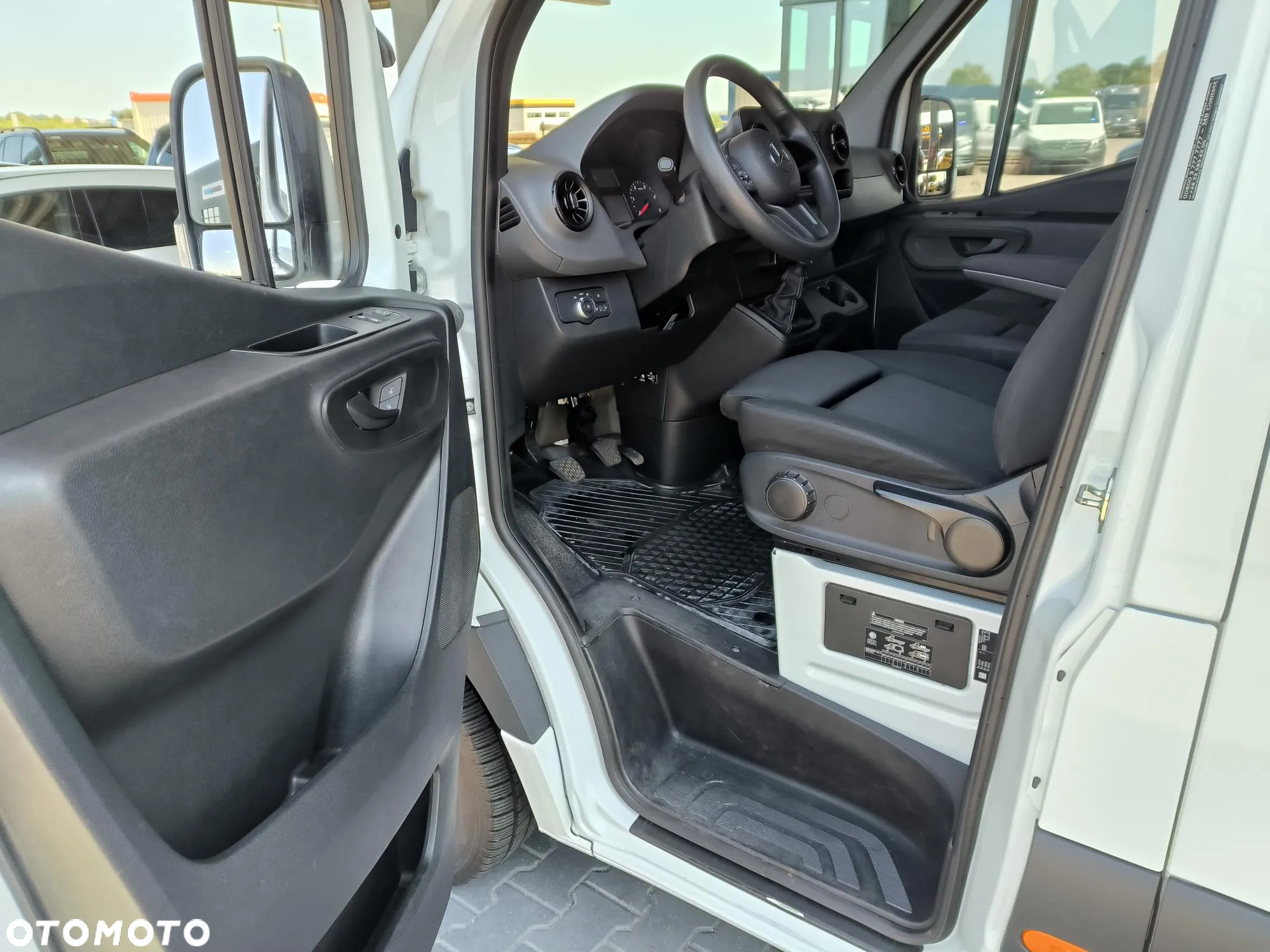 Mercedes-Benz Sprinter - 8