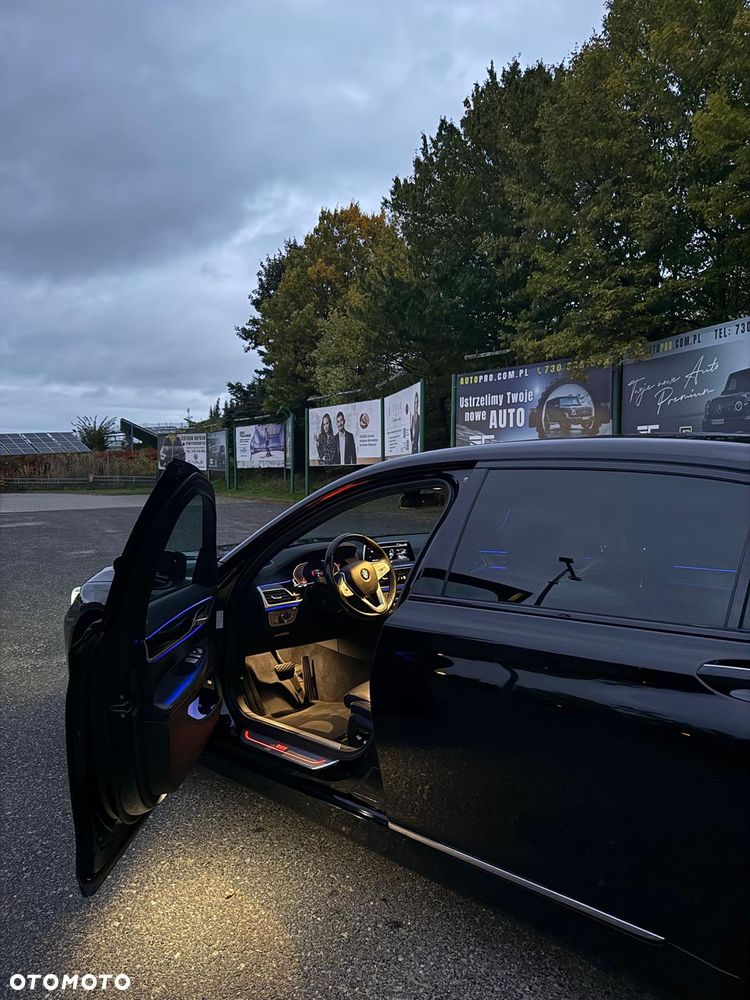 BMW Seria 7 730d xDrive mHEV - 9