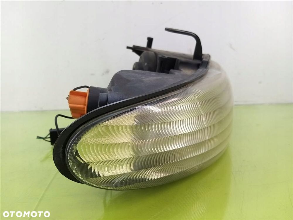 Reflektor lampa przód prawa Chrysler Voyager III 2,5 D 95-00 R 04576312AB - 3