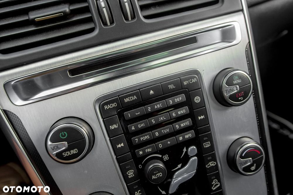 Volvo XC 60 D5 AWD Geartronic Ocean Race - 32