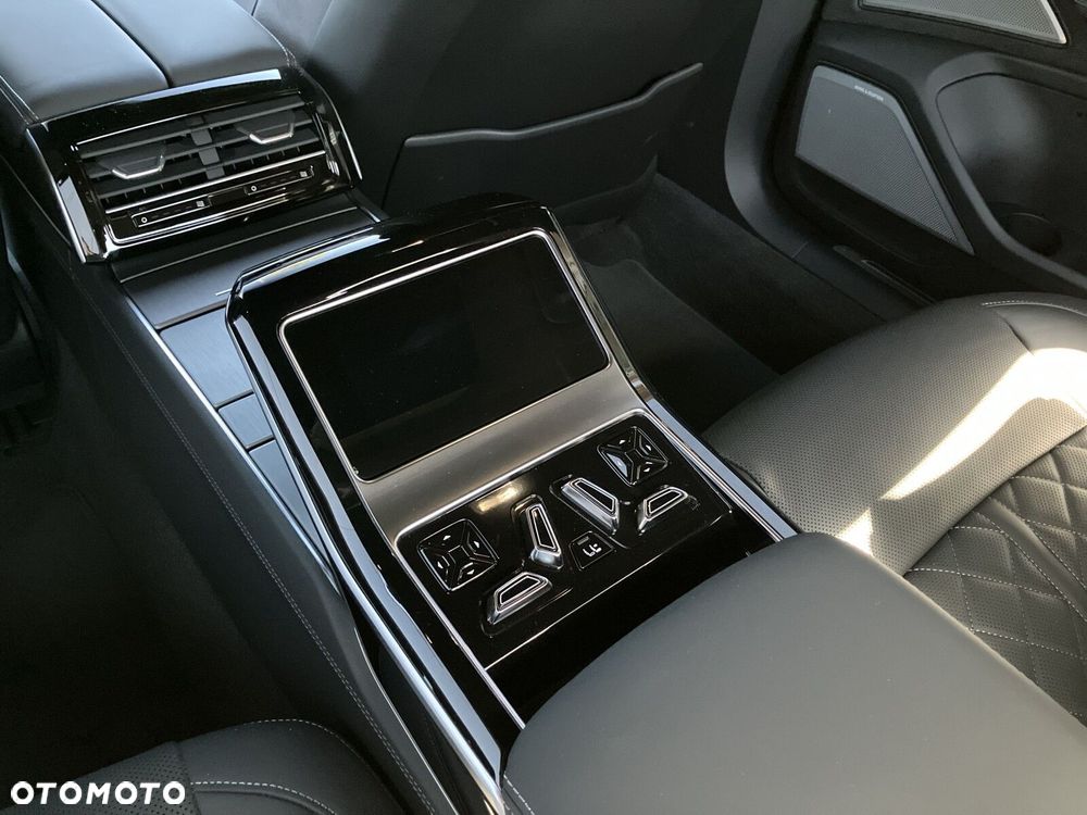 Audi A8 - 40