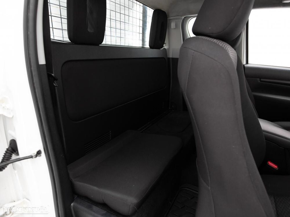 Toyota Hilux 2.4 D-4D 4WD CE 3L c/iva - 11