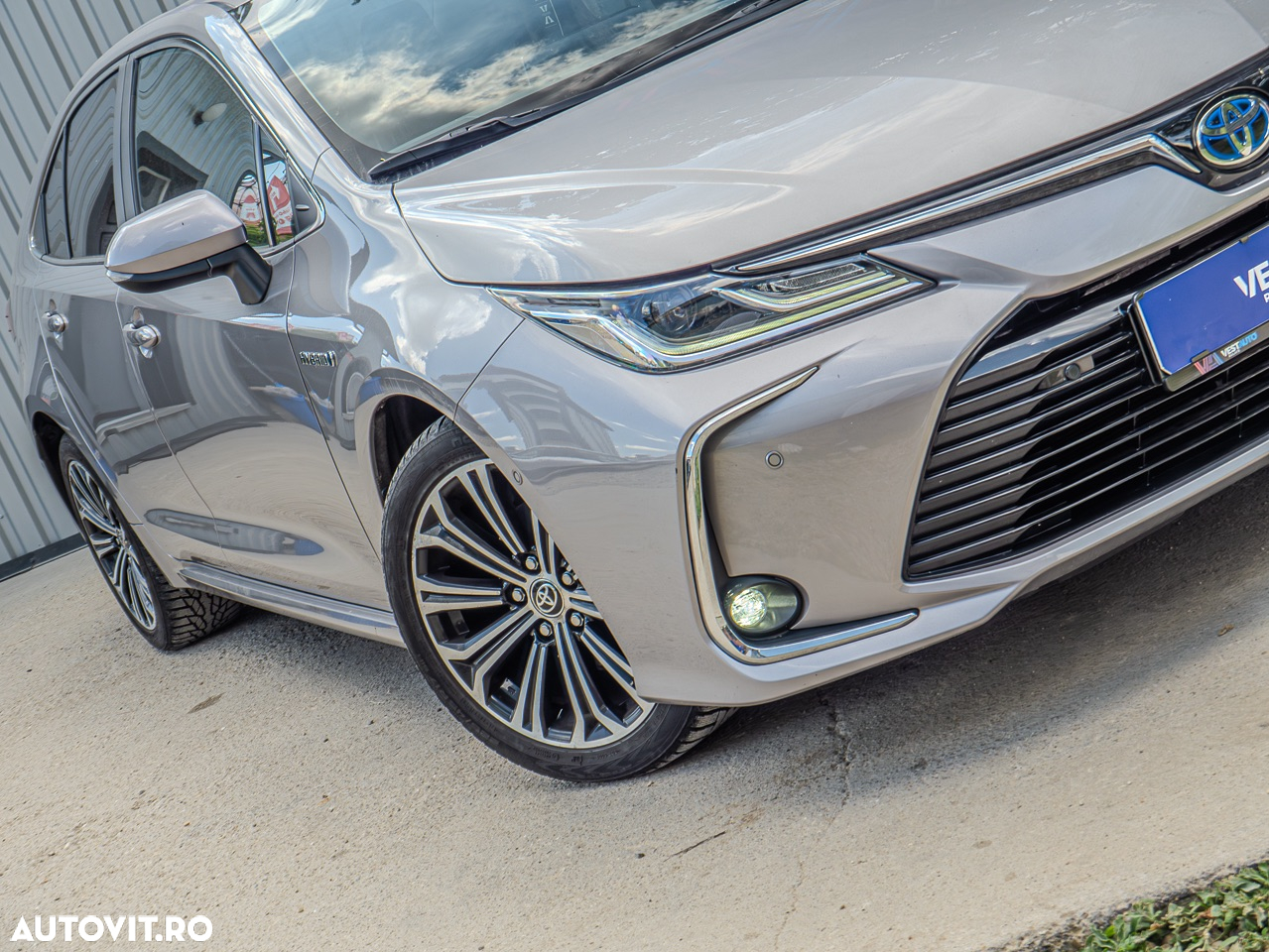 Toyota Corolla Sedan 1.8 HSD Exclusive Plus - 17