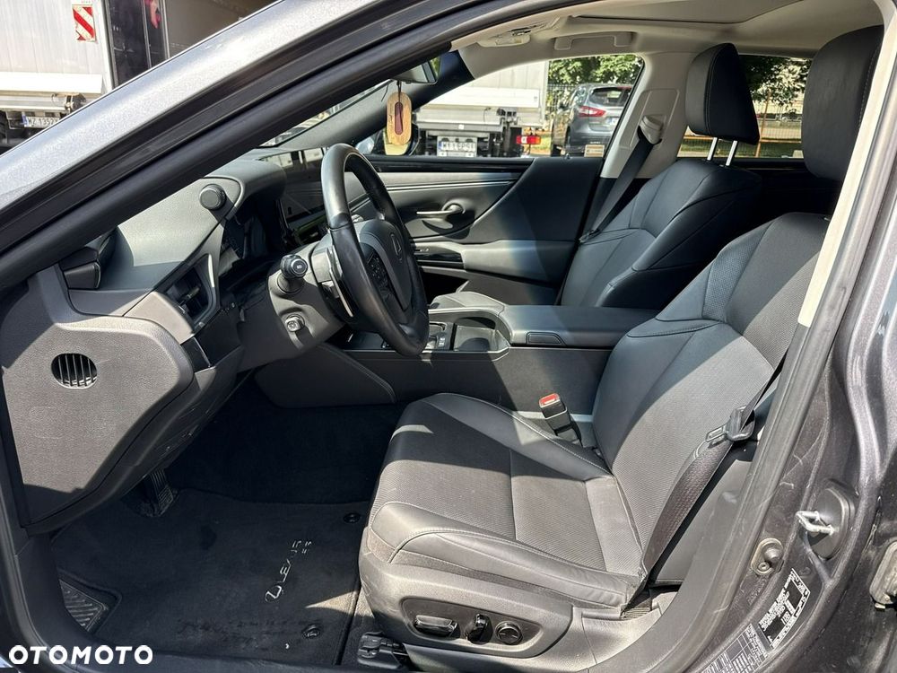 Lexus ES 300h Business Edition - 11