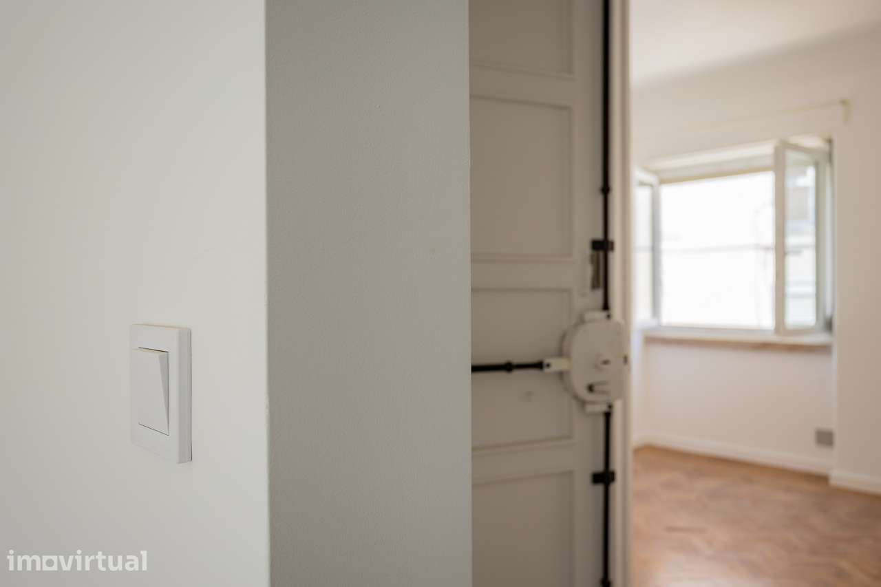 Apartamento T1 totalmente remodelado, muito luminoso! - Grande imagem: 2/15