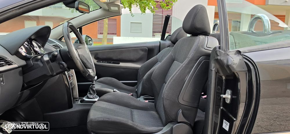 Peugeot 207 CC 1.6 HDi FAP - 11