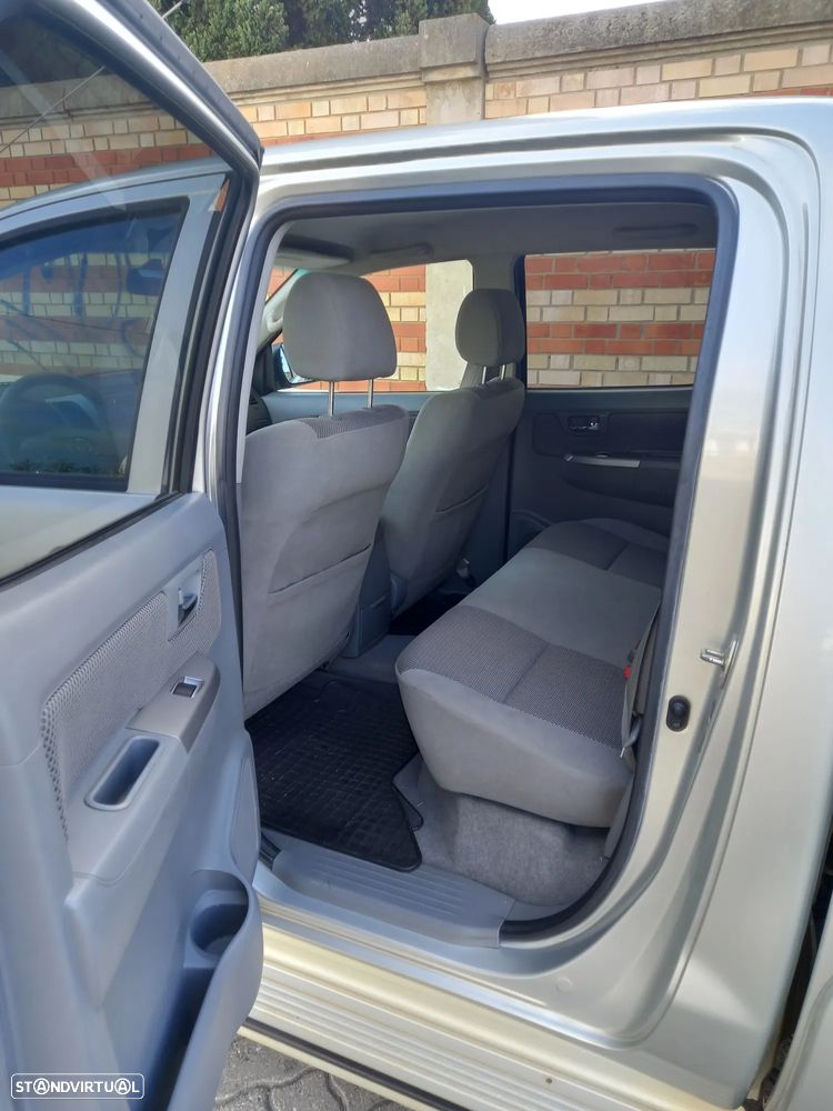 Toyota Hilux 2.5 D-4D 4WD CD CM PM+AC - 11
