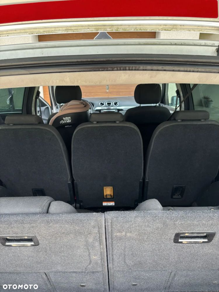 Ford S-Max - 11