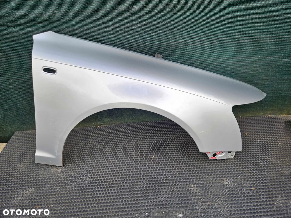 Błotnik Prawy Przod Przedni Srebrny Nadkole LY7W Audi A6 C6 Przed Lift