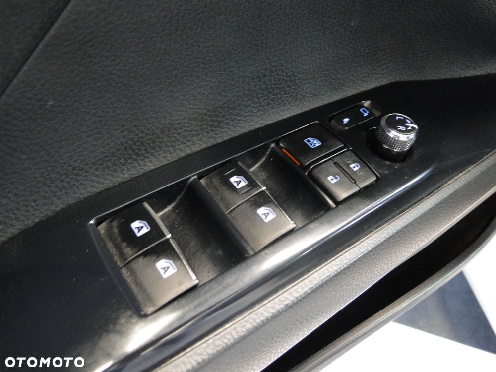 Toyota Camry - 19