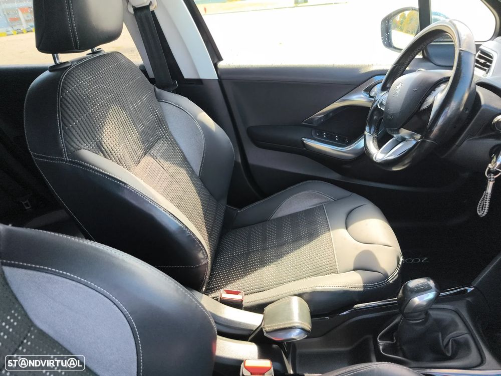 Peugeot 2008 1.2 PureTech Active - 13