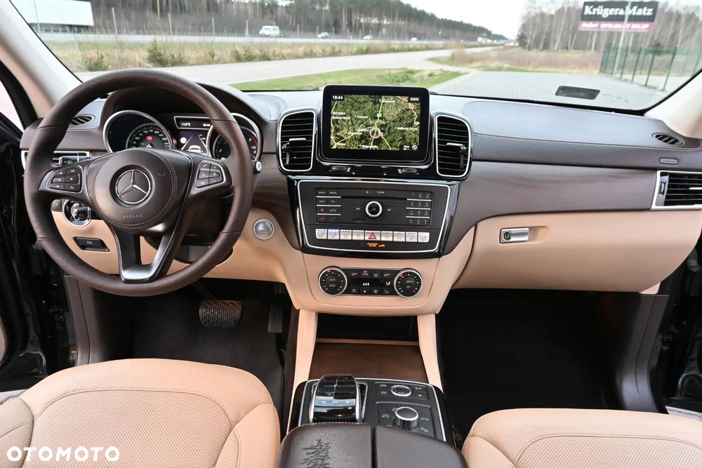 Mercedes-Benz GLS - 27