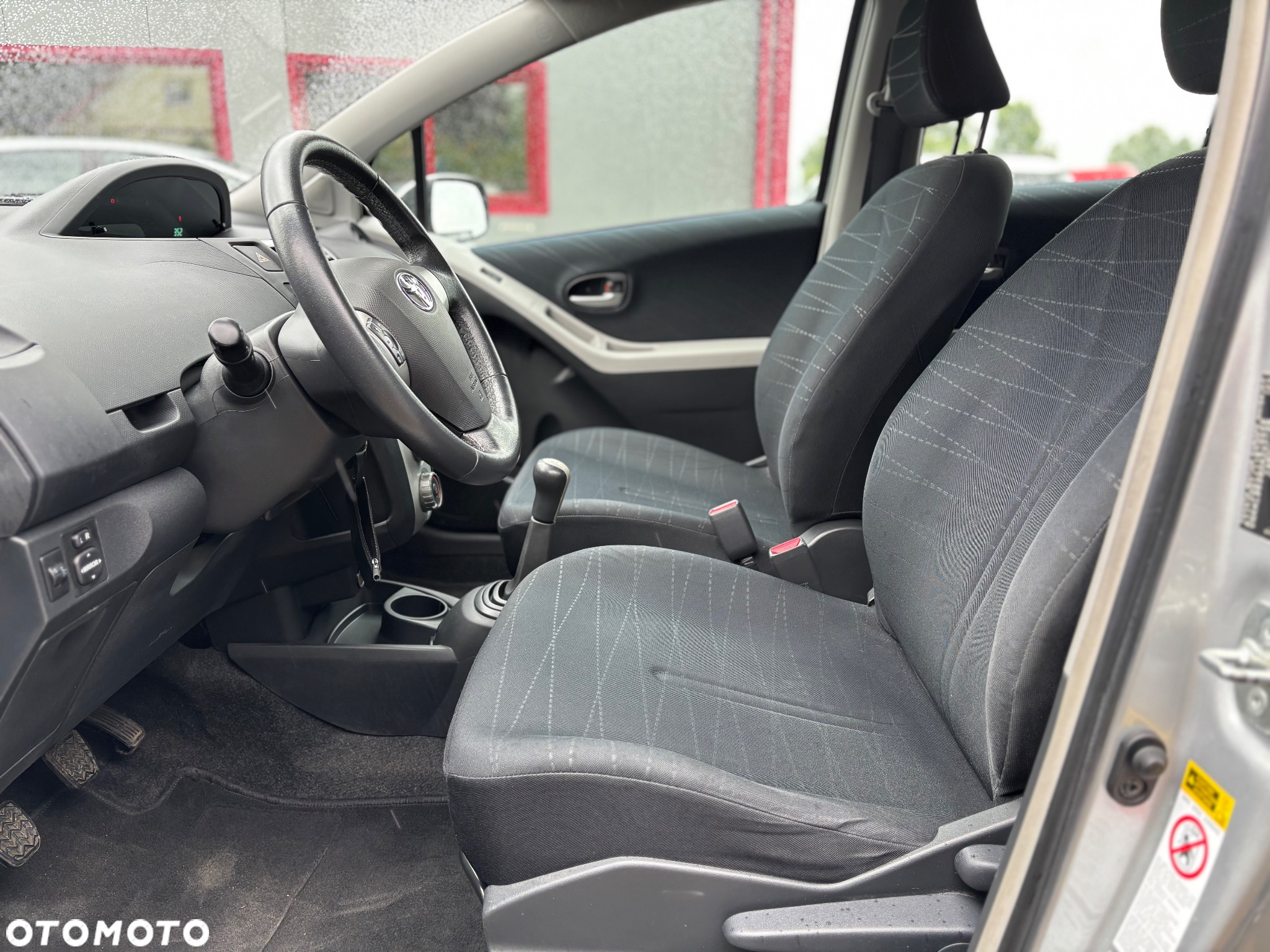 Toyota Yaris 1.3 VVT-i Cool - 12