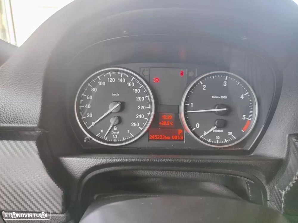BMW 320 d Coupe Edição M Auto - 29