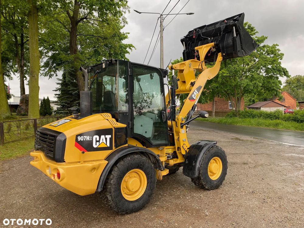 Caterpillar CAT 907H2, 2014 ROK, 6000 MTH, ŁYŻKA OTWIERANA + WIDŁY, z NIEMIEC, SUPER STAN, - 18