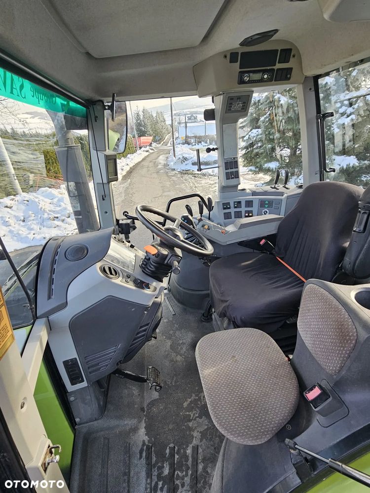 Claas ARION 520 - 12