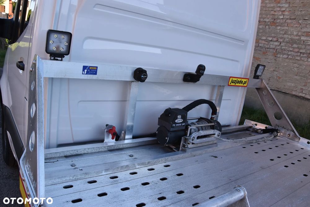 Mercedes-Benz Sprinter - 15