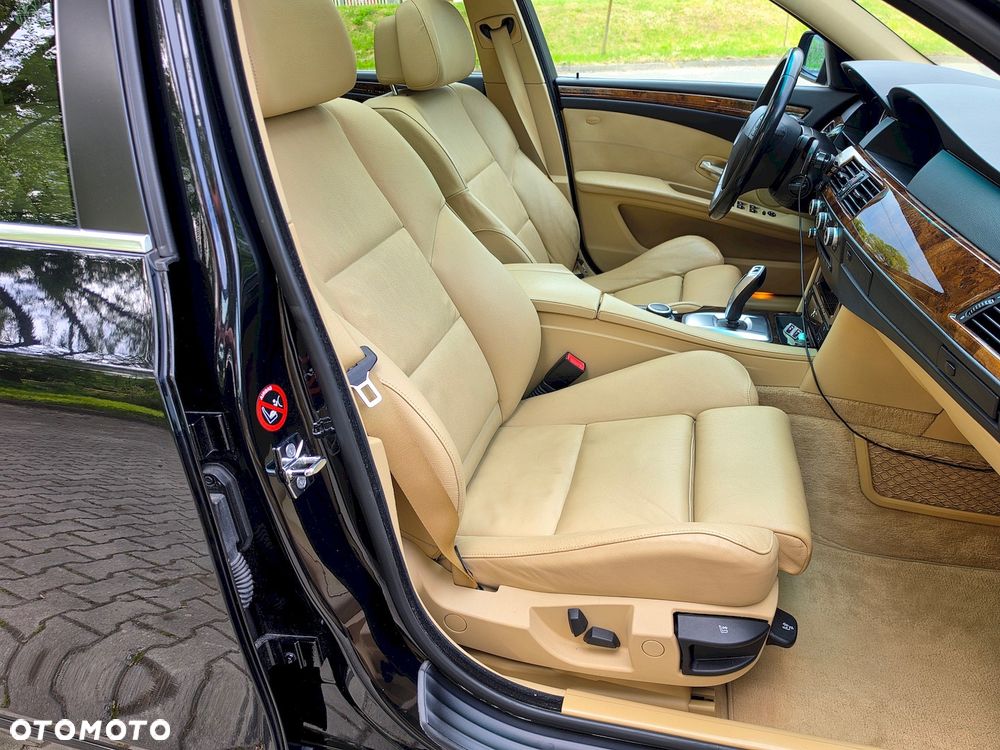 BMW Seria 5 525xd - 22
