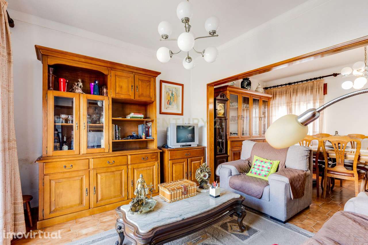 Moradia T4 Espaçosa e Versátil perto do Centro da Marinha Grande - Grande imagem: 4/45