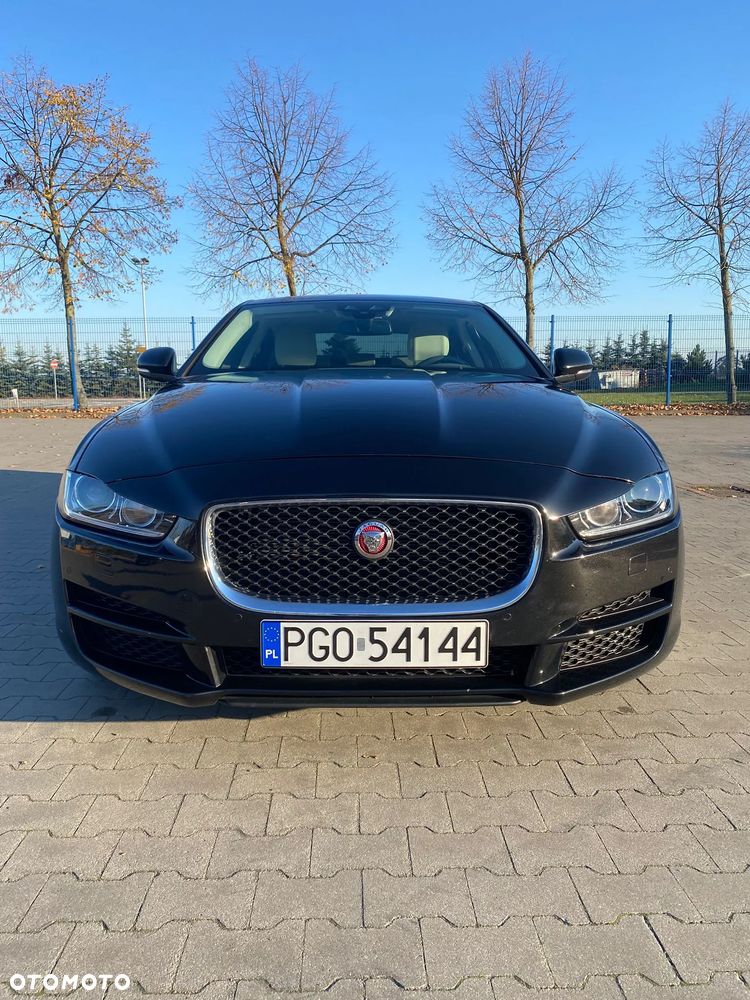 Jaguar XE 2.0 T Prestige - 16