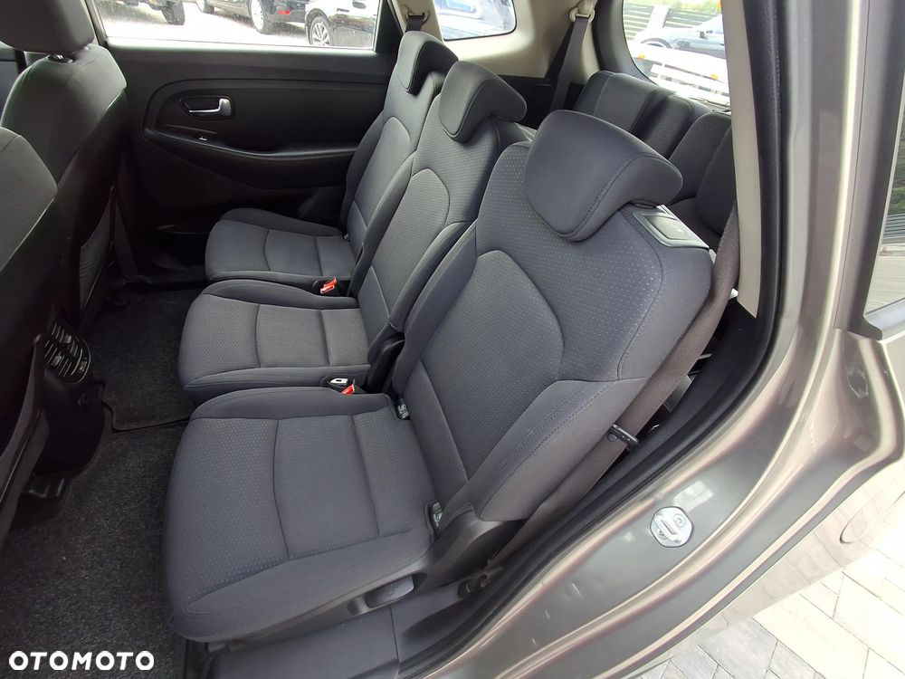 Kia Carens 1.7 CRDi M 7os - 15