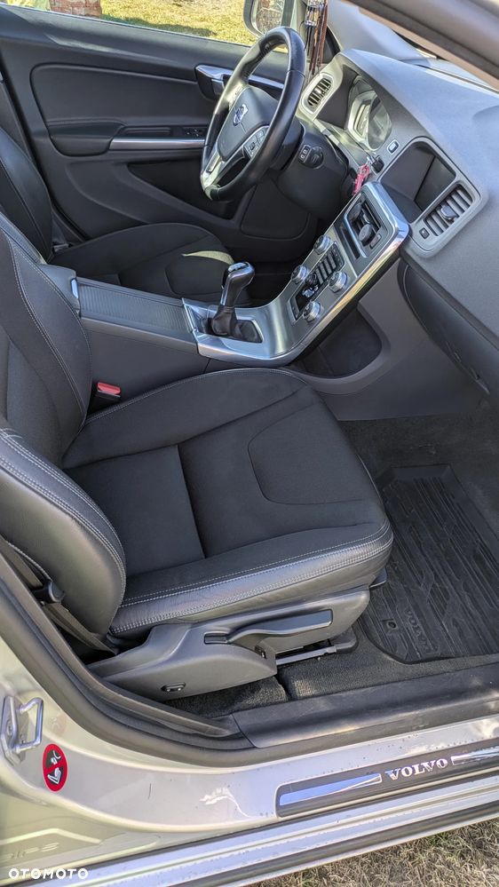 Volvo V60 D4 Drive-E R-Design Momentum - 12