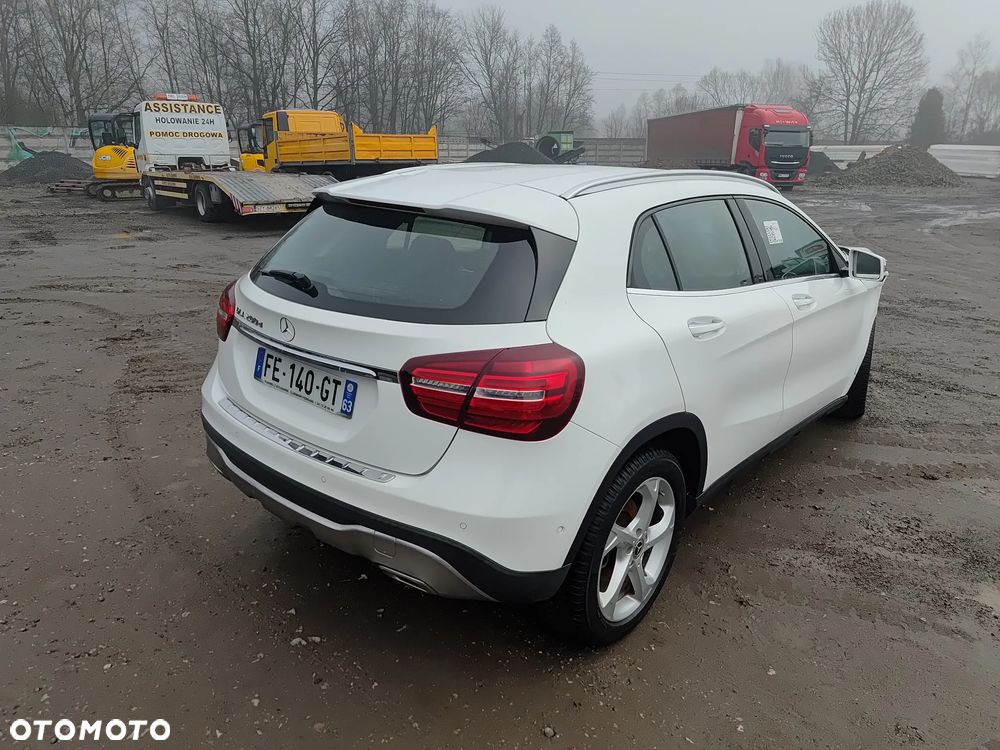 Mercedes-Benz GLA - 14