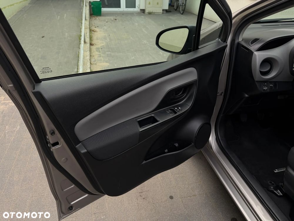 Toyota Yaris 1.33 VVT-i Executive - 13