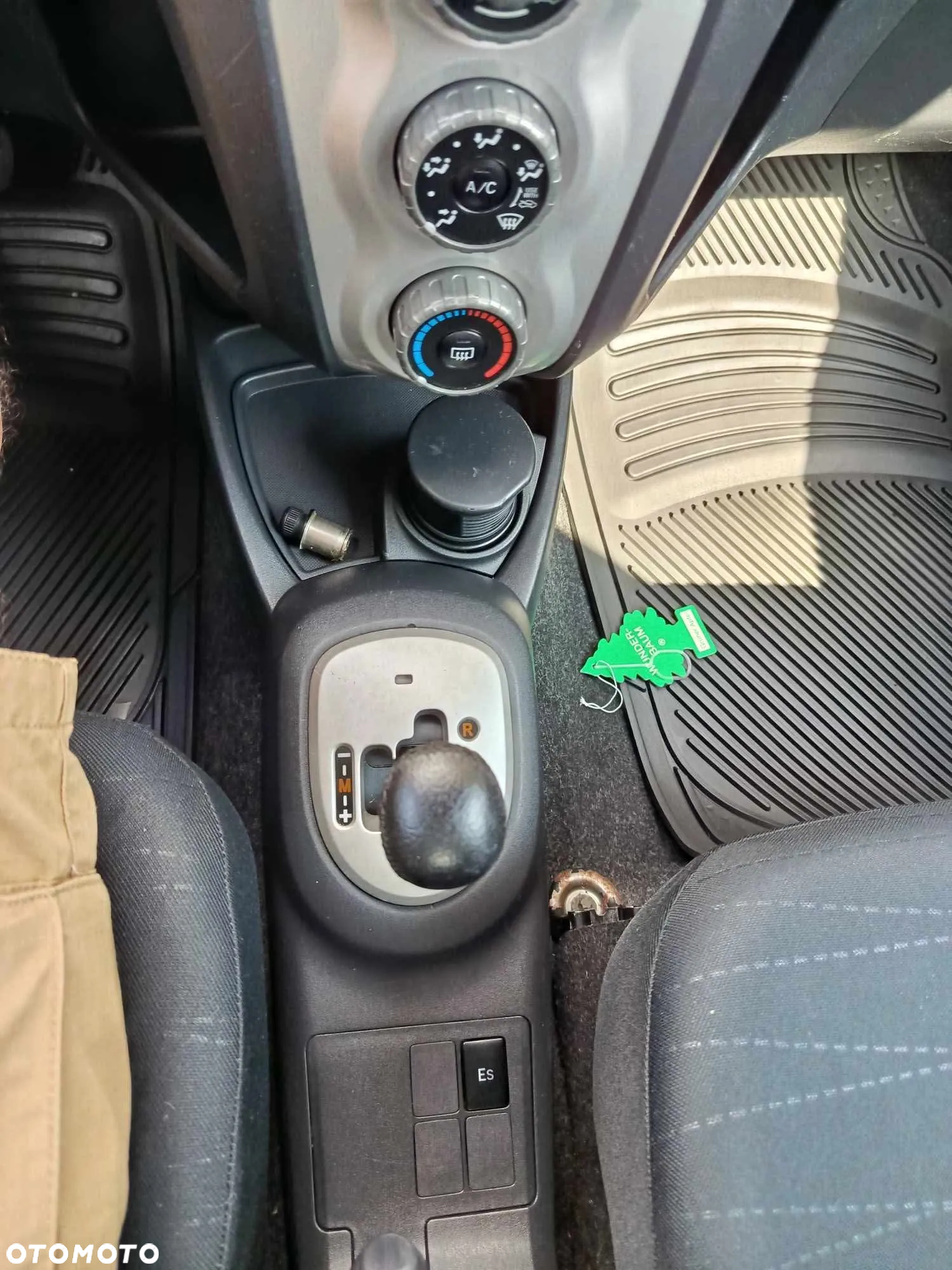 Toyota Yaris 1.4 D-4D Sol MM - 6