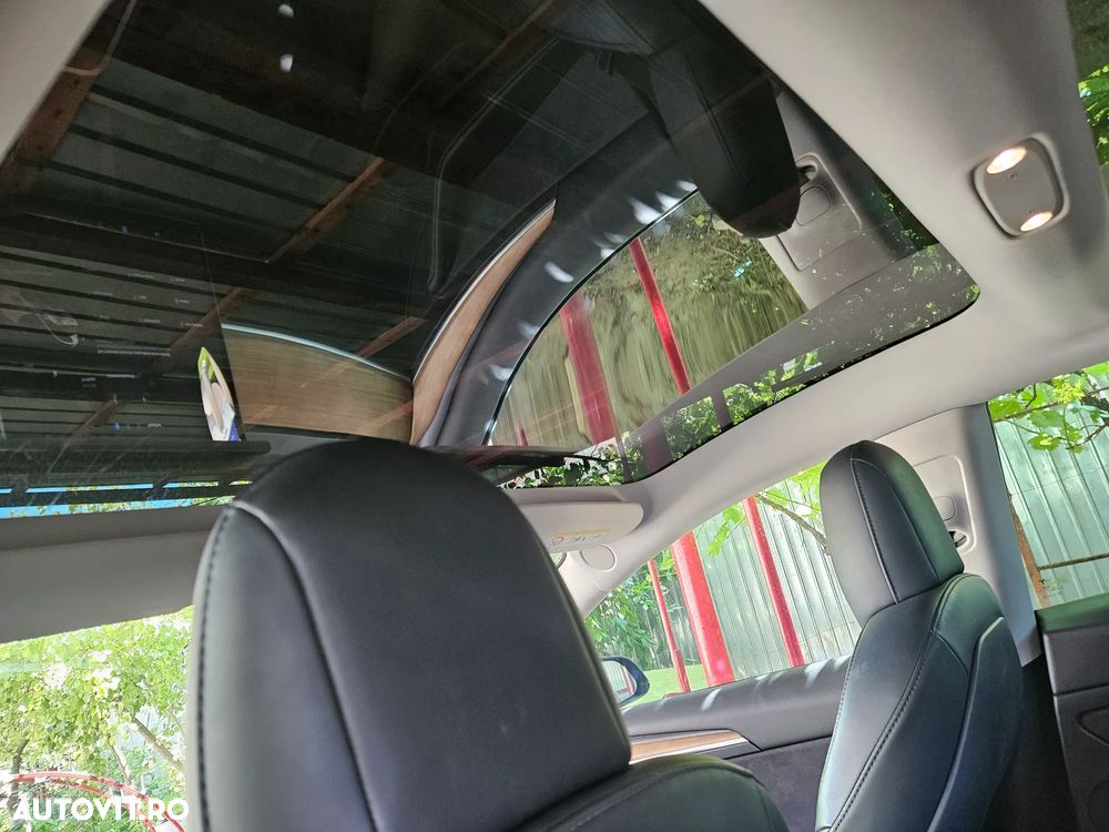 Tesla Model 3 - 7