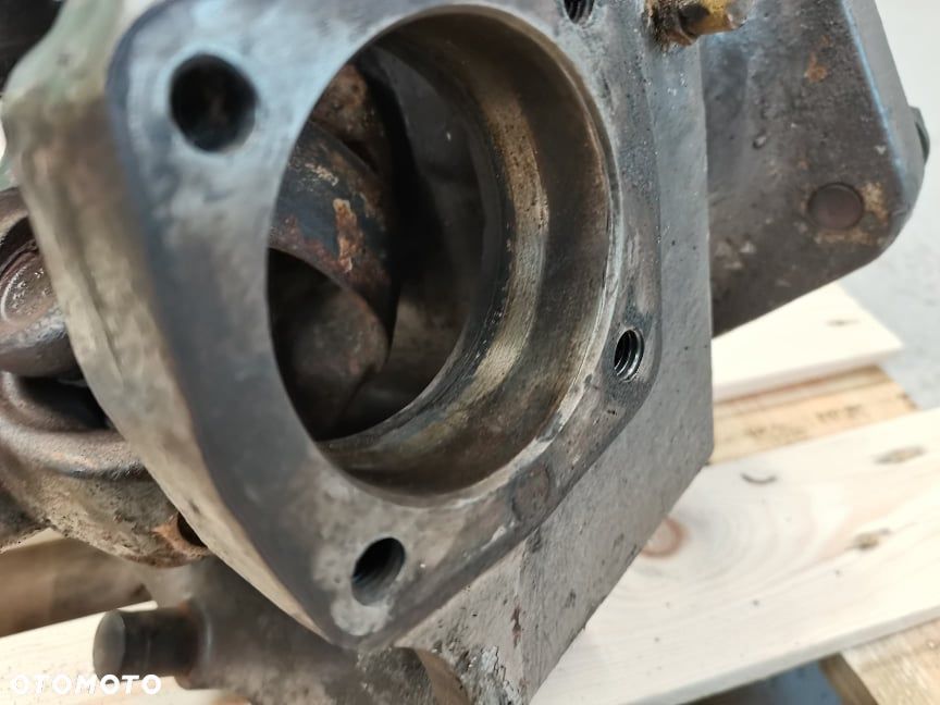 Massey Ferguson 3090 {Zwrotnica prawa} - 13