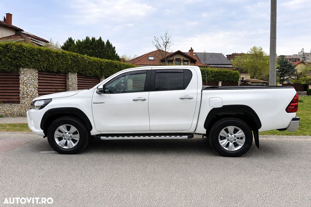 Toyota Hilux 4x4 Double Cab M/T Invincible - 10