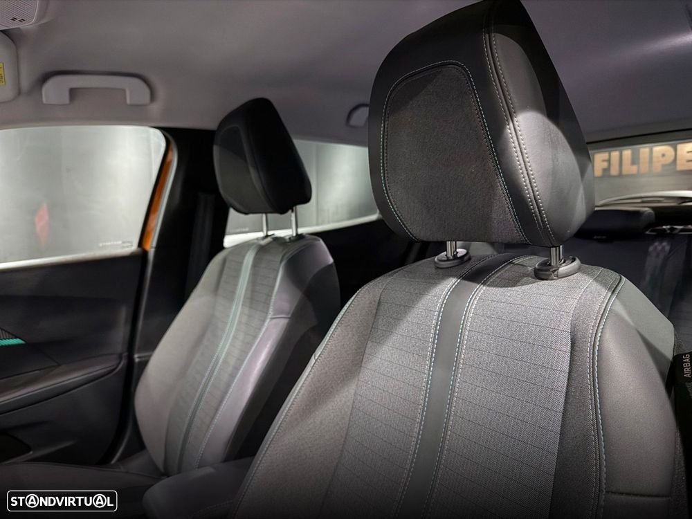 Peugeot 2008 1.2 PureTech Allure EAT8 - 17