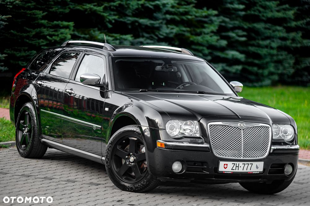 Chrysler 300C 2010 photo 2