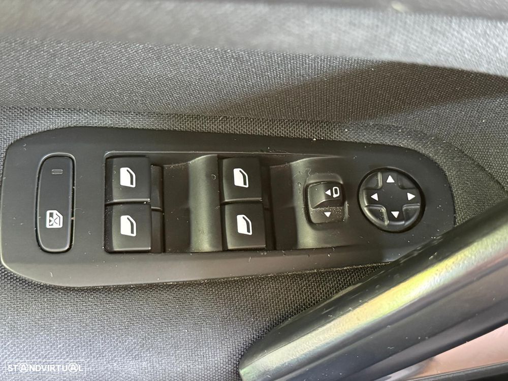 Peugeot 308 SW BlueHDi 120 Stop & Start Nível 2 Business-Line - 23