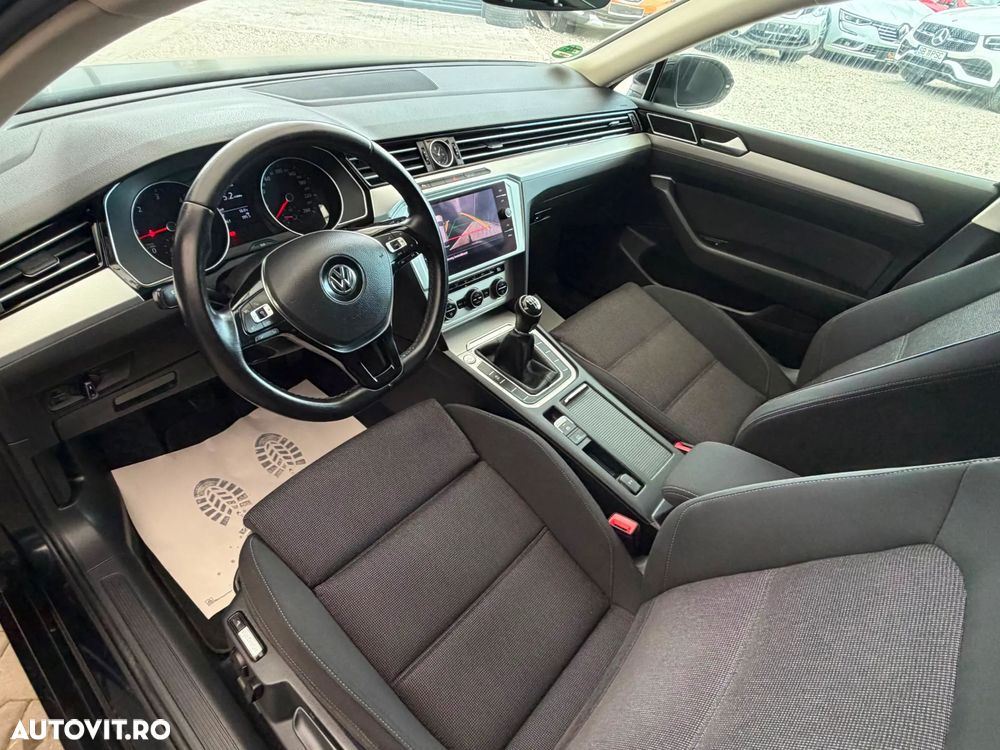 Volkswagen Passat 2.0 TDI Comfortline - 12