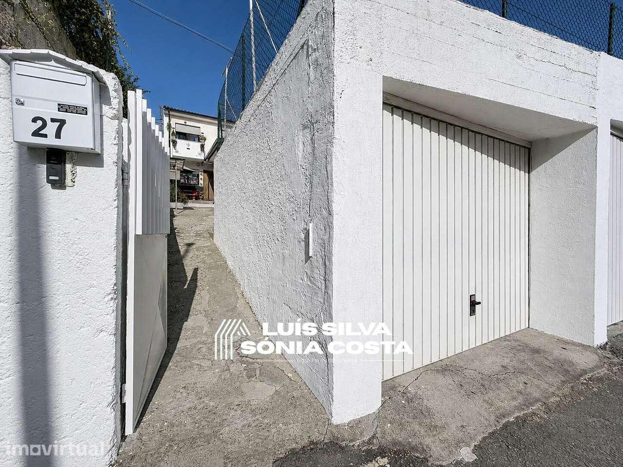 Moradia T3 no Centro da Feira | Garagem Fechada | Jardim | Rua Dr.... - Grande imagem: 3/35