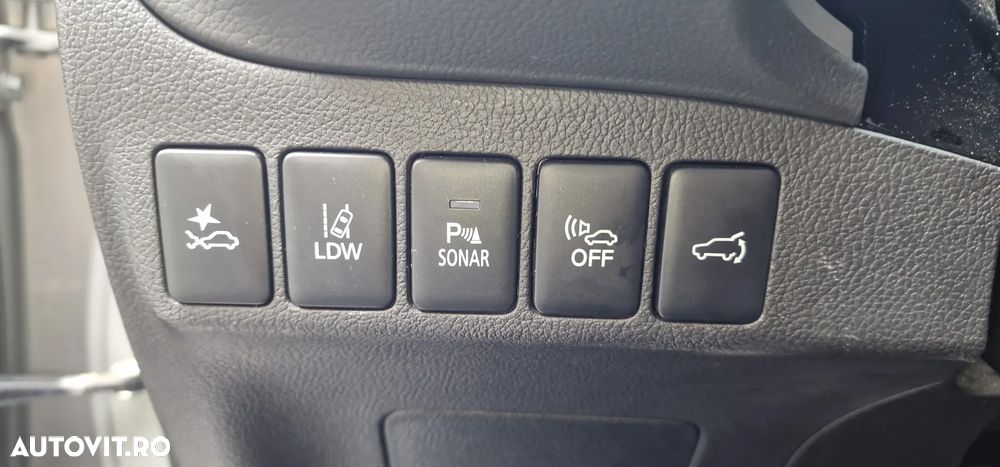 Mitsubishi Outlander 2.0 4WD Plug-In Hybrid Top - 12