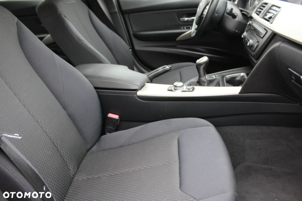 BMW Seria 3 318d Blue Performance - 8