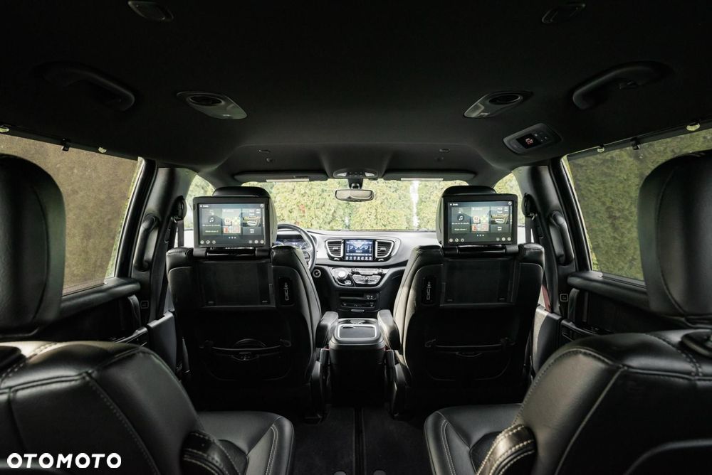 Chrysler Pacifica - 16