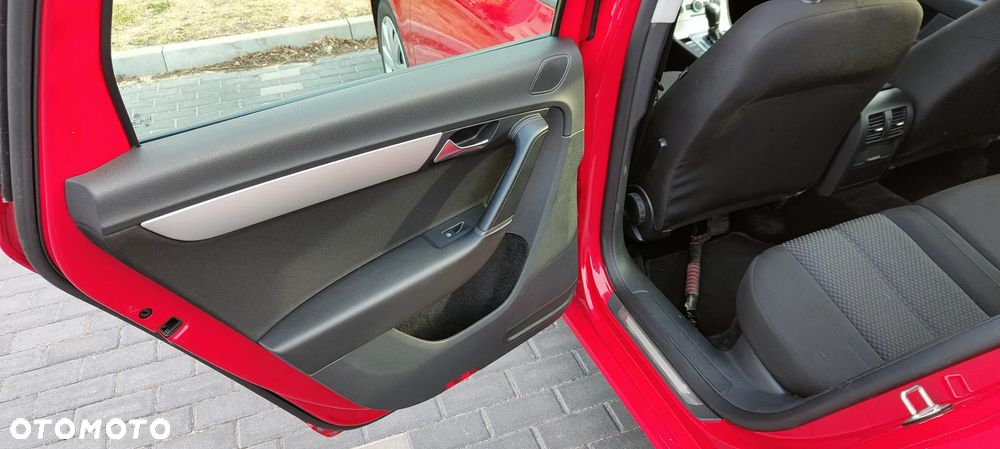 Volkswagen Passat - 12