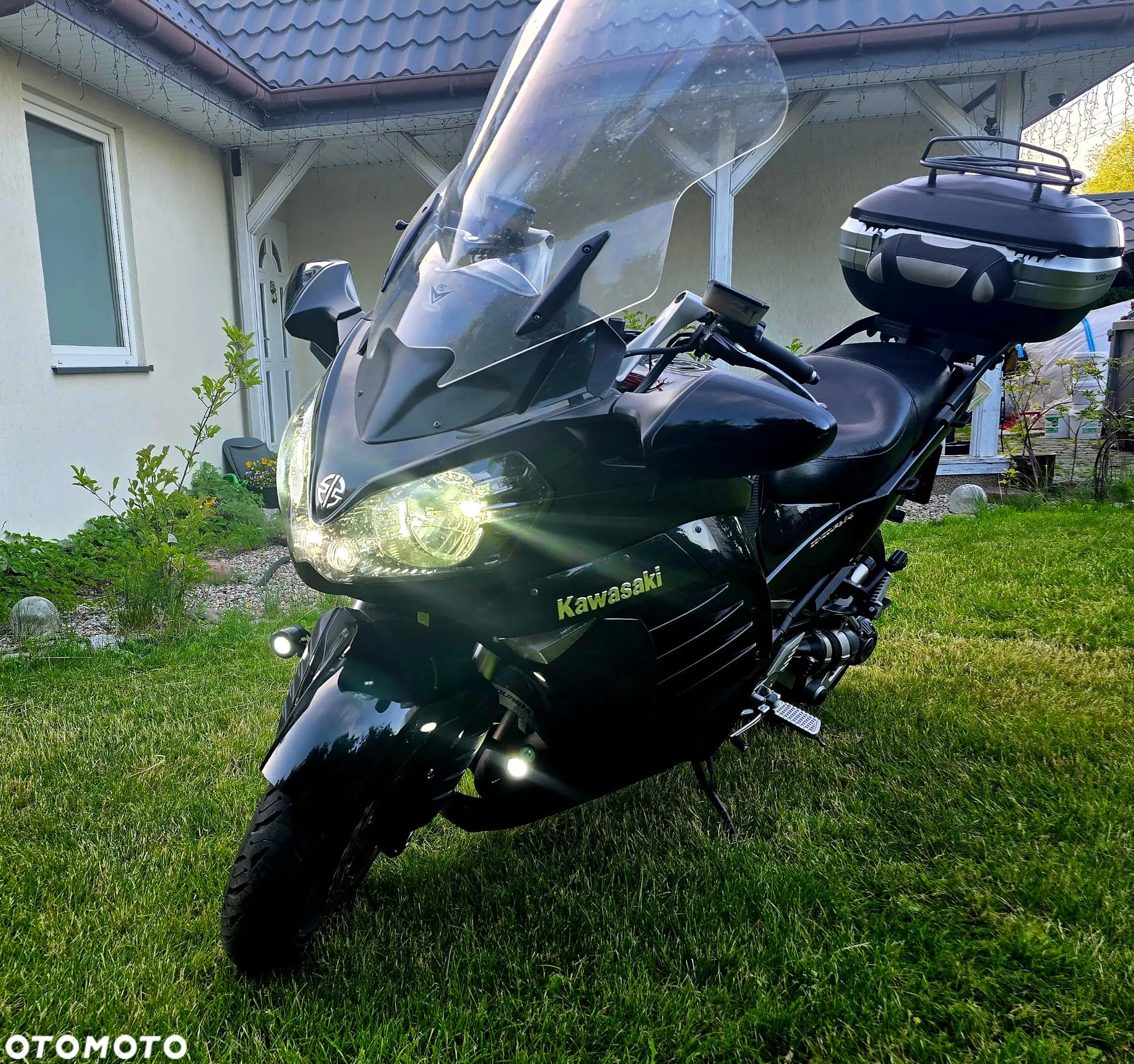 Kawasaki GTR - 13