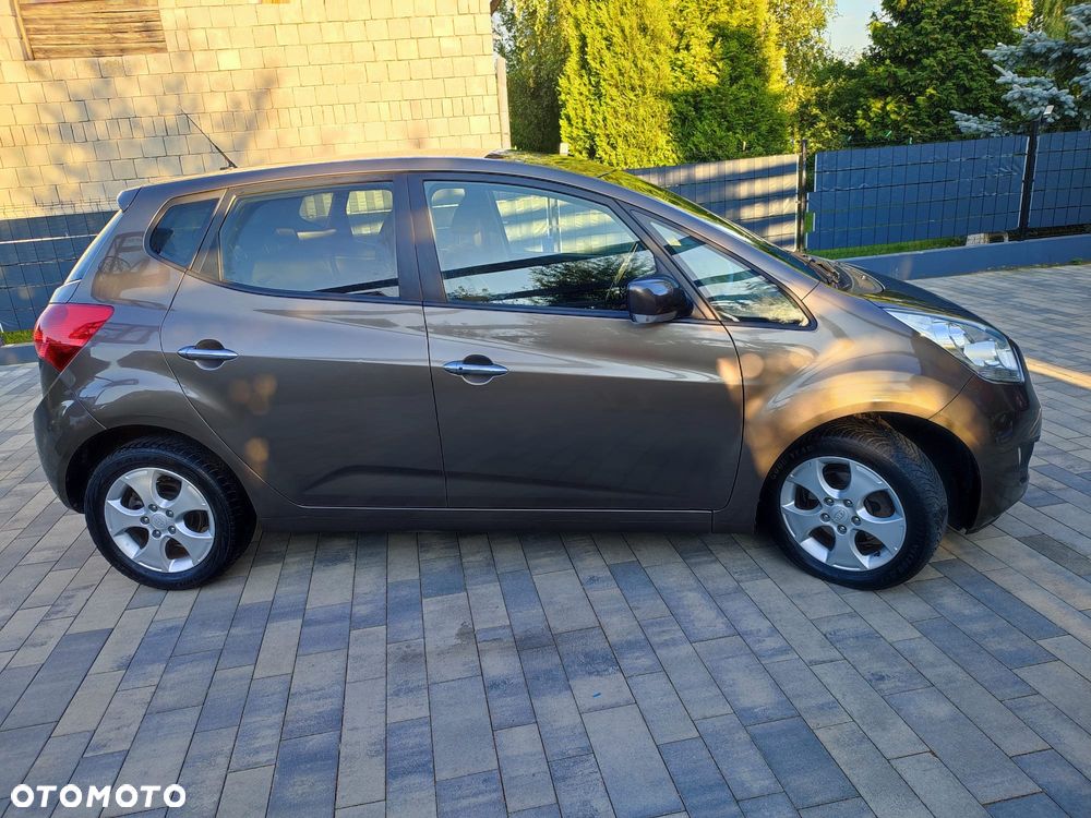 Kia Venga - 11