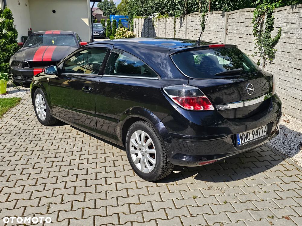Opel Astra III GTC 1.6 Cosmo - 2
