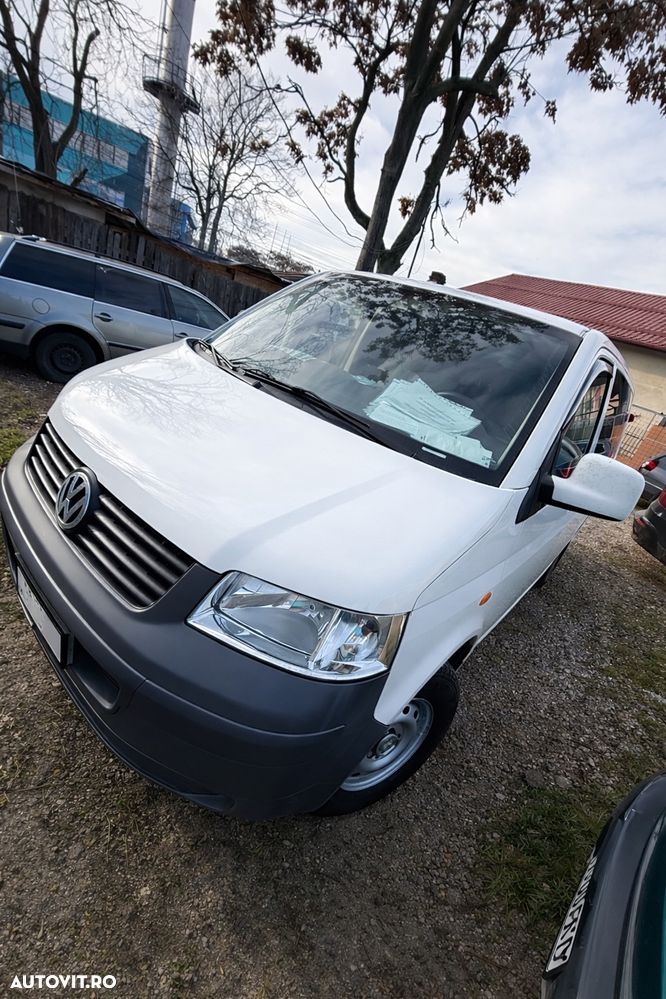 Volkswagen Caravelle - 1