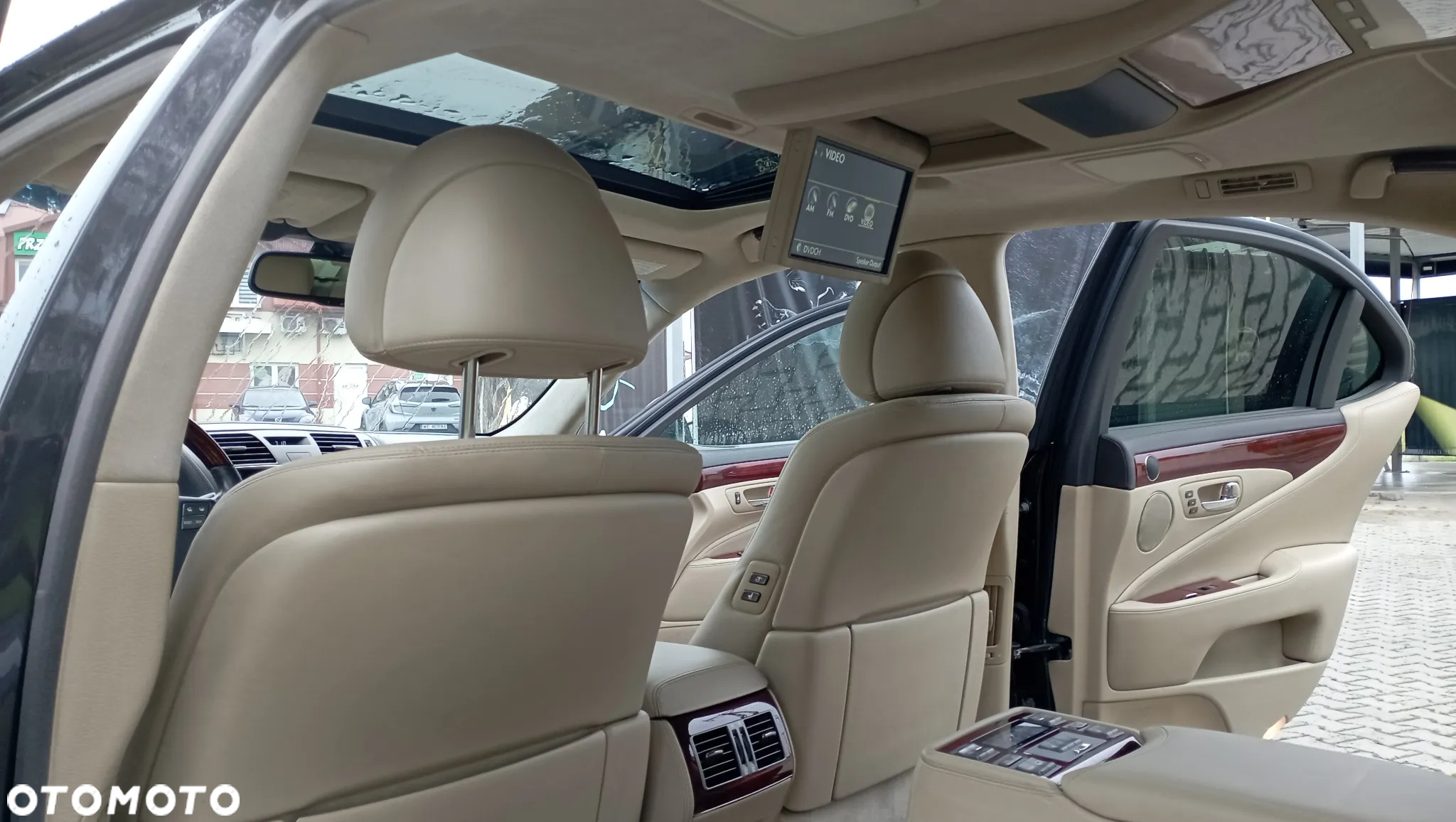Lexus LS - 13