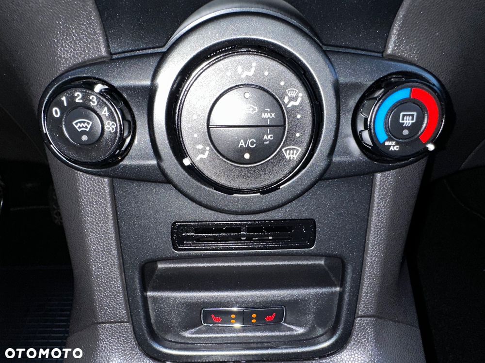 Ford Fiesta 1.25 Silver X (Ambiente) - 33