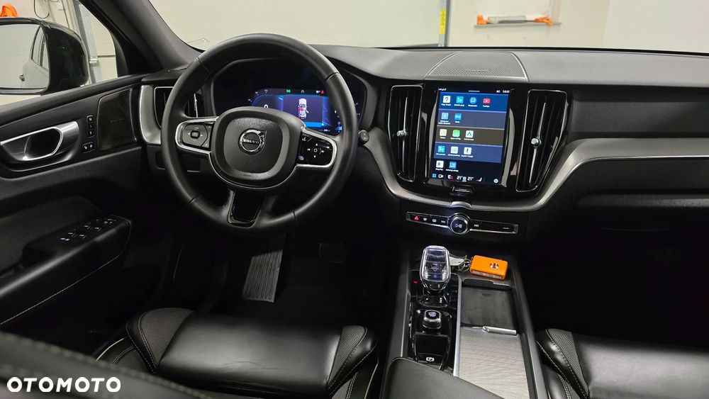 Volvo XC 60 B4 D Plus Dark - 17