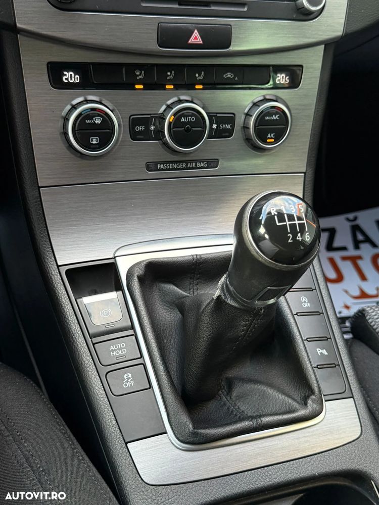 Volkswagen Passat 2.0 TDI DPF BlueMotion Technology Sportline - 14